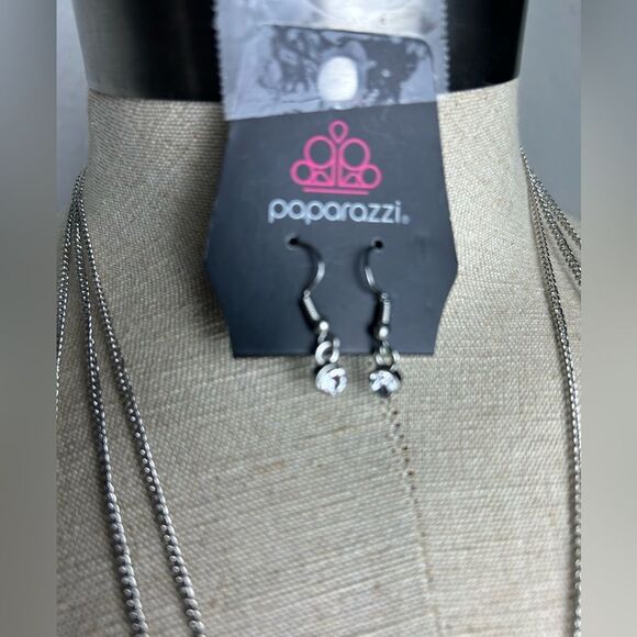 Paparazzi Silver Necklace and Earring Set - Picture 2 of 4